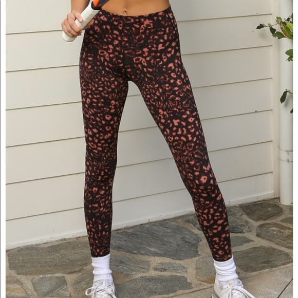 Varley Luna Legging in red animal print - Picture 3 of 6